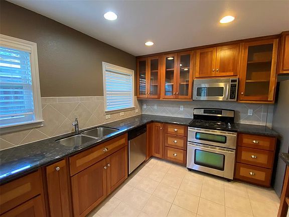 2nd image of 4810 Creekbend Dr
