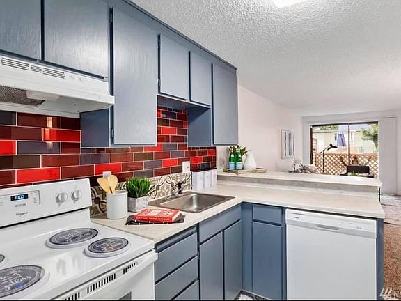 4th image of 12434 Ambaum Blvd SW APT 202