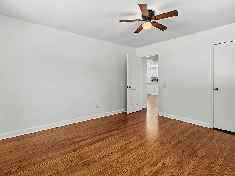 969 Henderson Ave — Photo 28