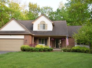 6270 Waldon Woods Dr, Clarkston, MI