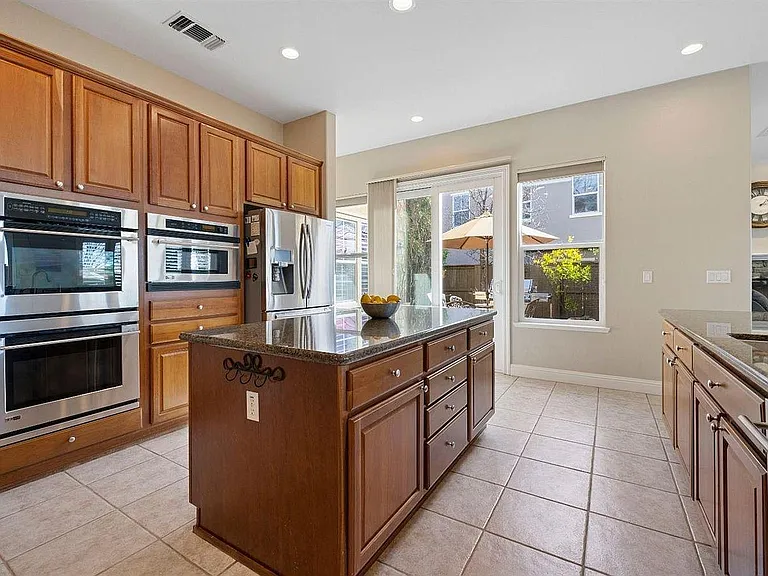4930 Village Green Dr — Photo 14