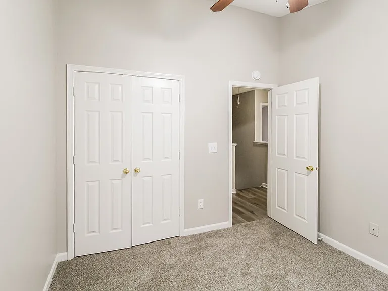 401 Kendall Ln — Photo 12