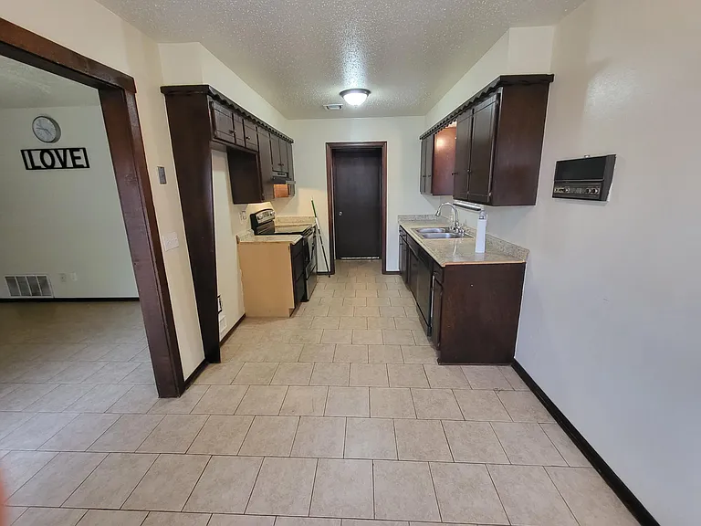 1116 Kings Ct — Photo 27