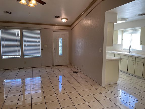 3rd image of 307 Hickok Ct