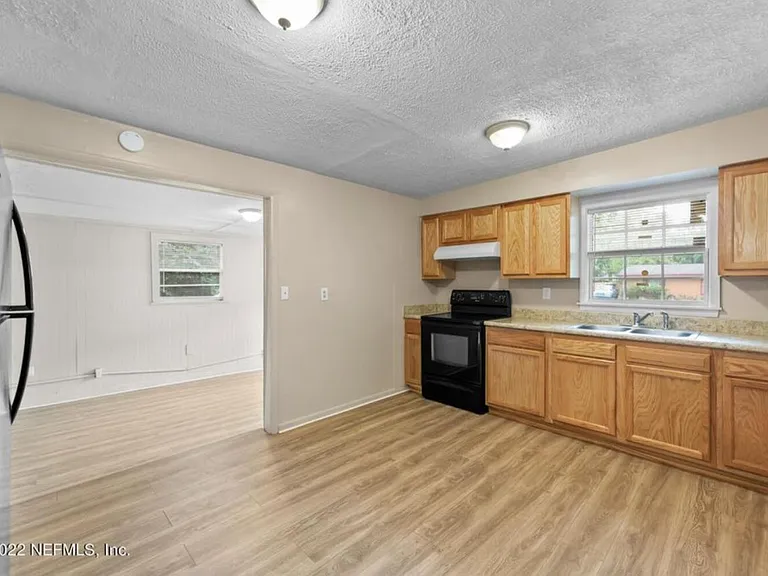 2962 W 16th St — Photo 11
