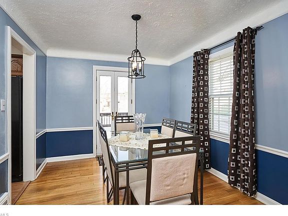 3rd image of 20936 Stanford Ave