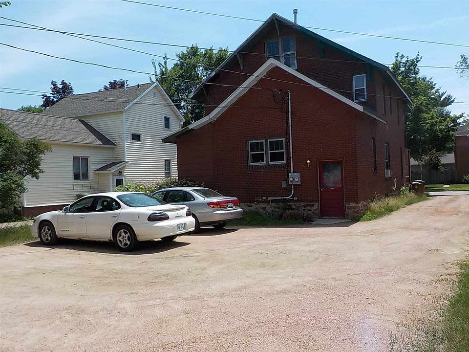 2nd image of 2308 Clark St