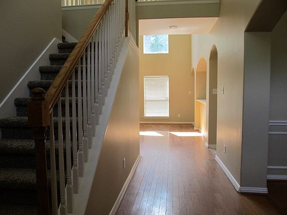 2nd image of 608 Canyon Crest Dr