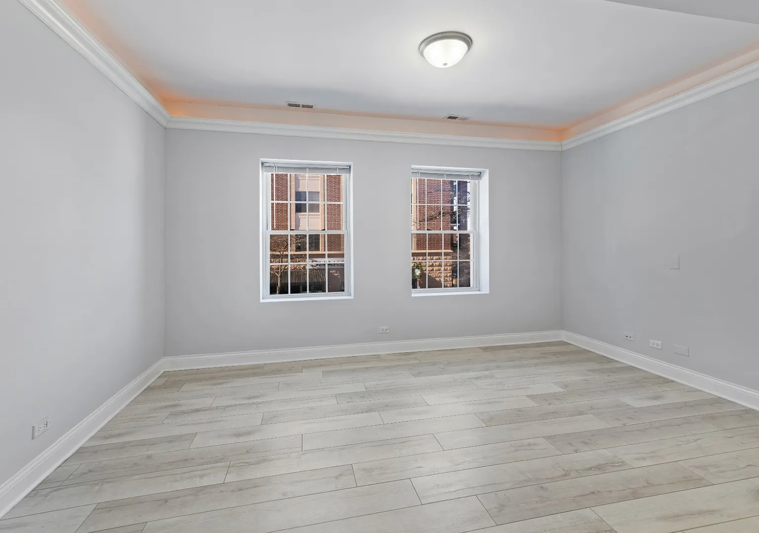 Modern 2-Bedroom in the Heart of Downtown Arlington Heights — Photo 4