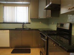 7351 193rd St, Fresh Meadows, NY 11366