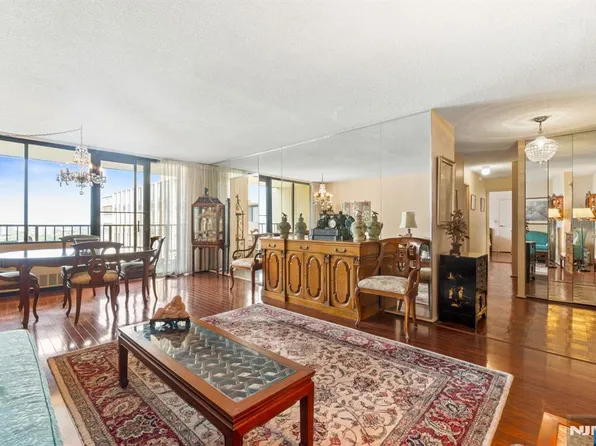 300 Winston Dr APT 3023, Cliffside Park, NJ 07010