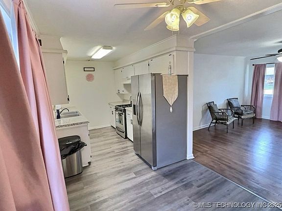 4th image of 305 E Elm St