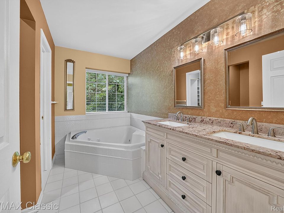 6280 Whispering Meadows Dr, photo 25