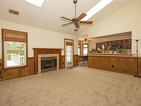 3rd image of 1104 Copper Stone Cir