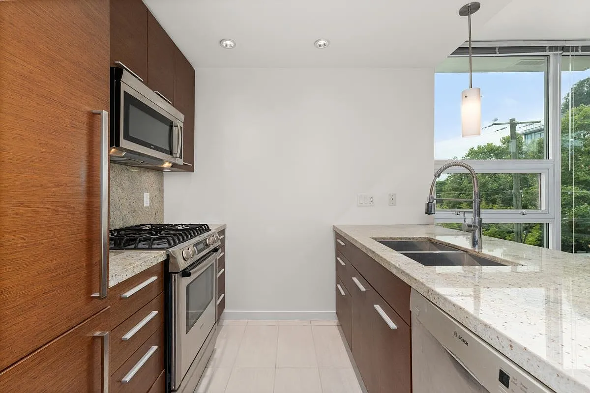 2 bed, 860 sqft, $3,500 — Photo 2