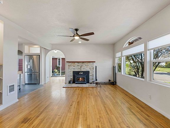 5th image of 685 10th St SW