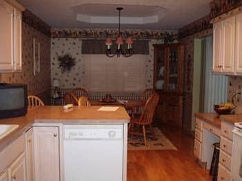 3rd image of 27 Hawthorne Dr