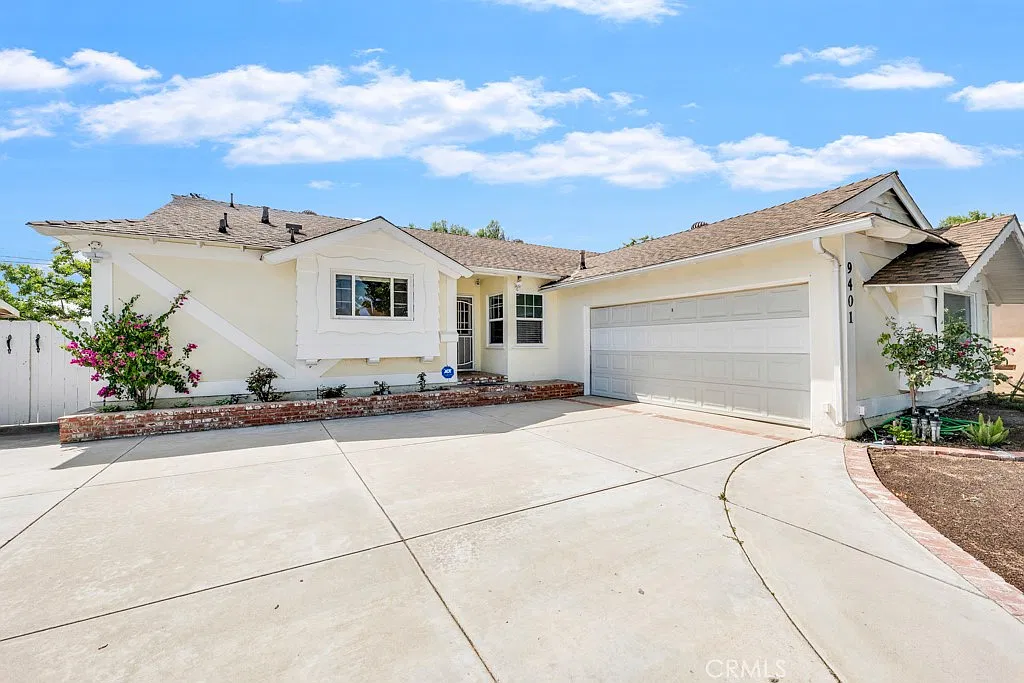 3 bed, 2298 sqft, $4,800 — Photo 2