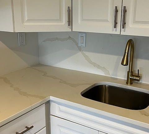 3rd image of 551 Greensward Ln