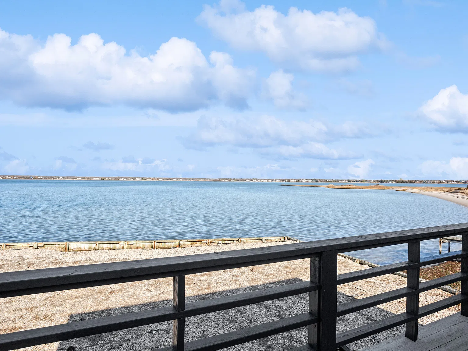 Dune Road Bayfront Bungalow — Photo 2