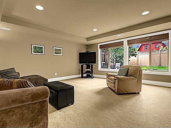 4th image of 6541 Chapin Pl N