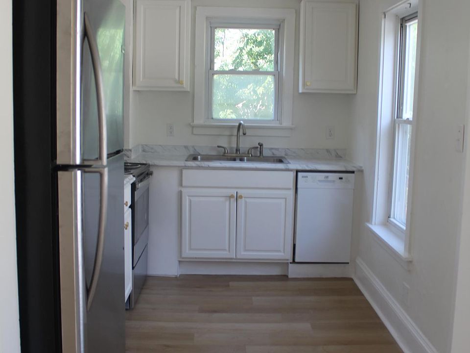 1st image of 9406 Grove Ave #2