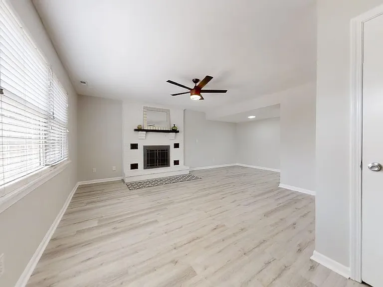 114 Villa Dr — Photo 2