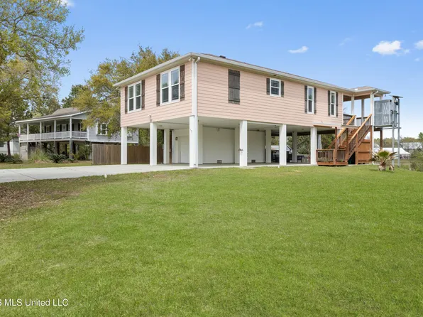 120 Mollere Dr, Waveland, MS 39576