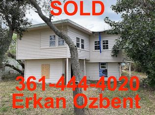 502 E 1st St, Rockport, TX 78382