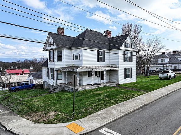 4th image of 301 S Irish St