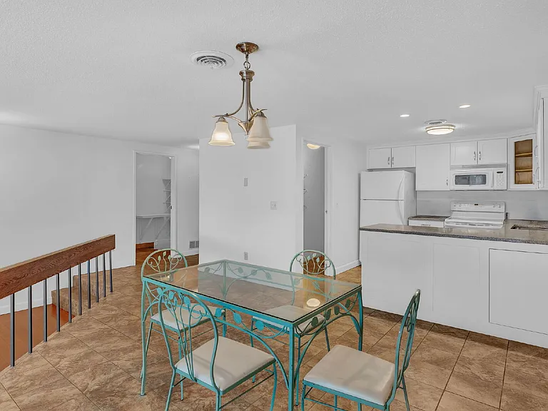112 Franklin St #C2 — Photo 12