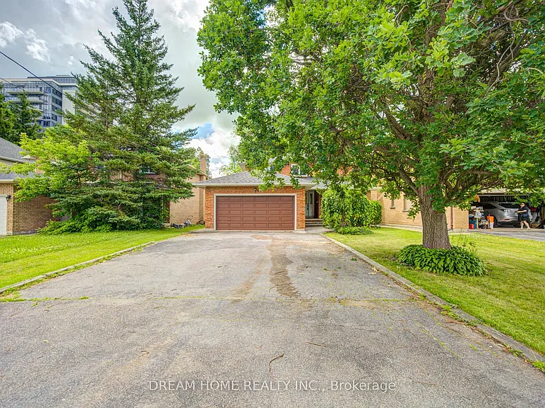 25 Yongehurst Rd — Photo 2