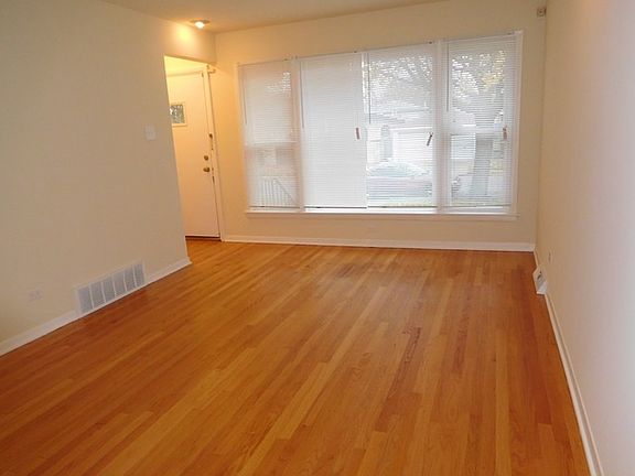 3rd image of 8104 S Oakley Ave
