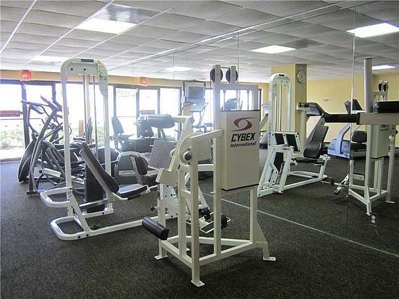 5th image of 300 Bayview Dr APT 301