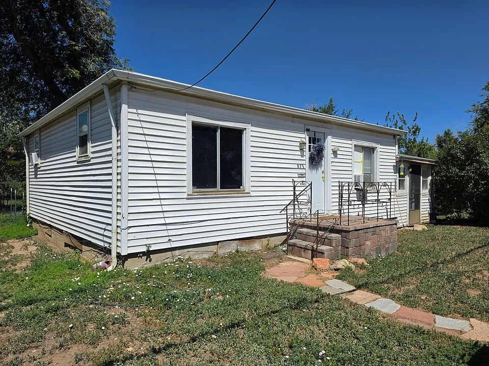 813-825 Lee Ave
