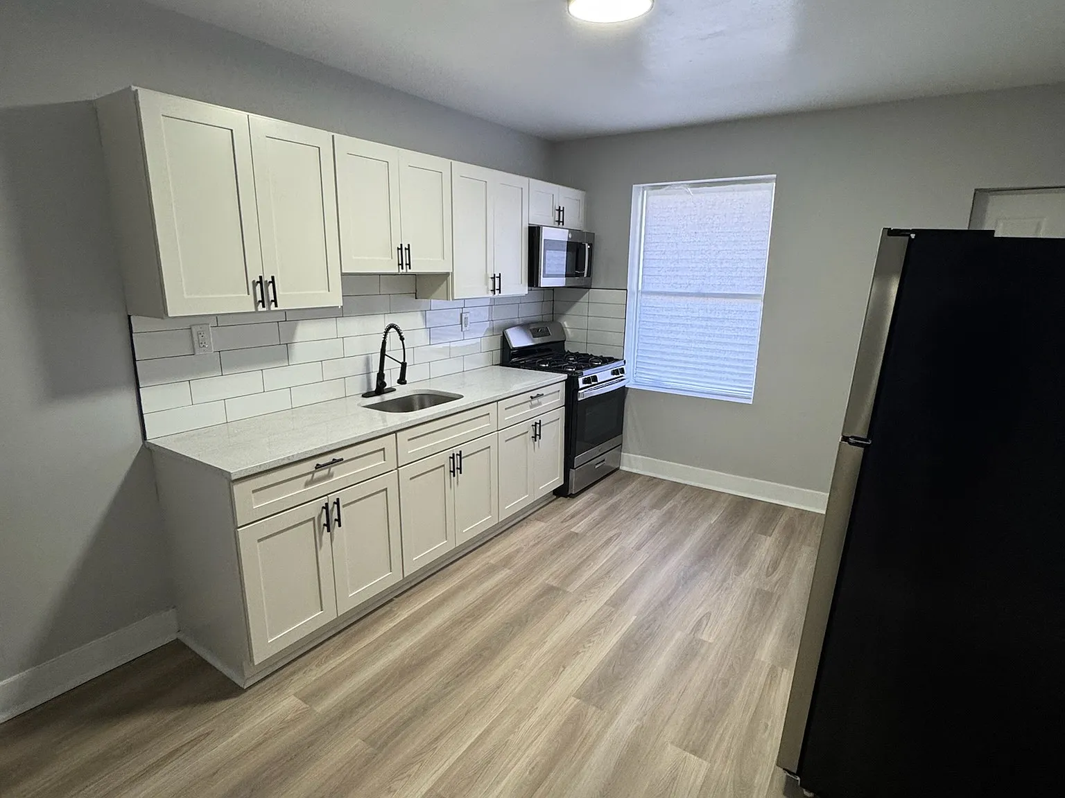3 bed, 1200 sqft, $2,000 — Photo 2