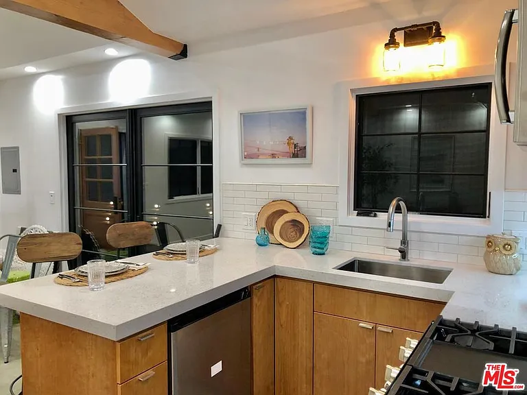 4217 Irvine Ave — Photo 29