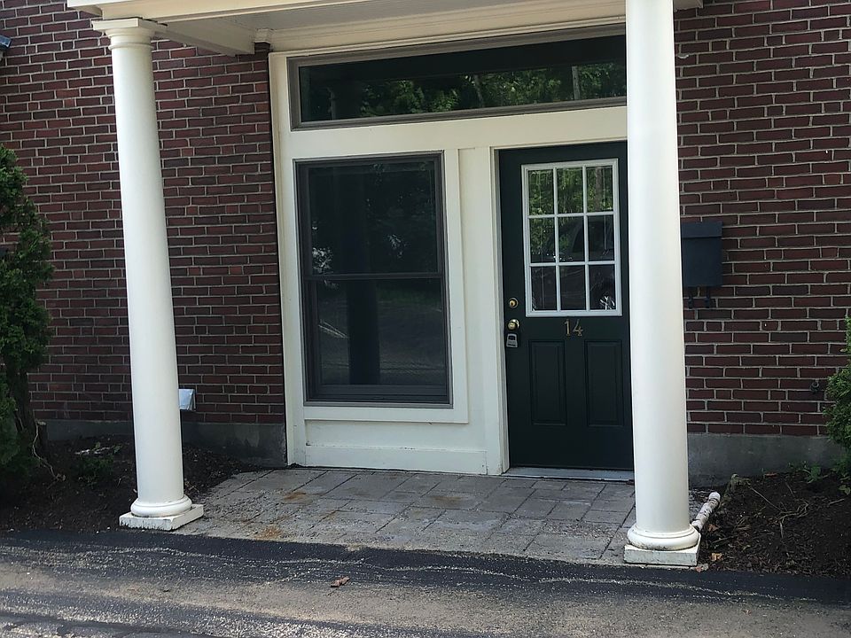 Private entrance with patio