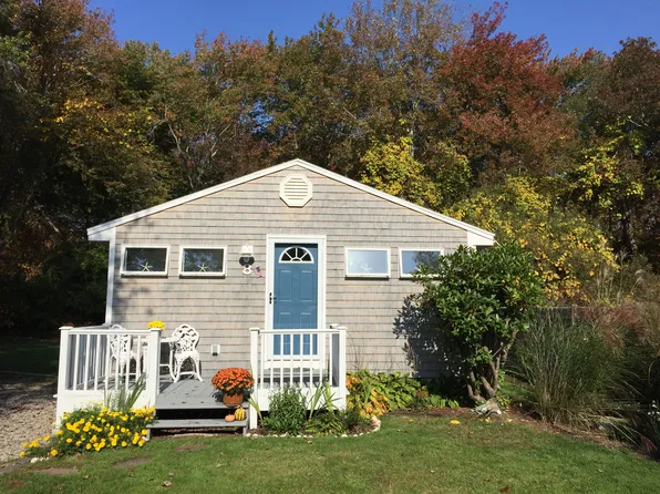 8 Presque Isle Trl, Narragansett, RI 02882