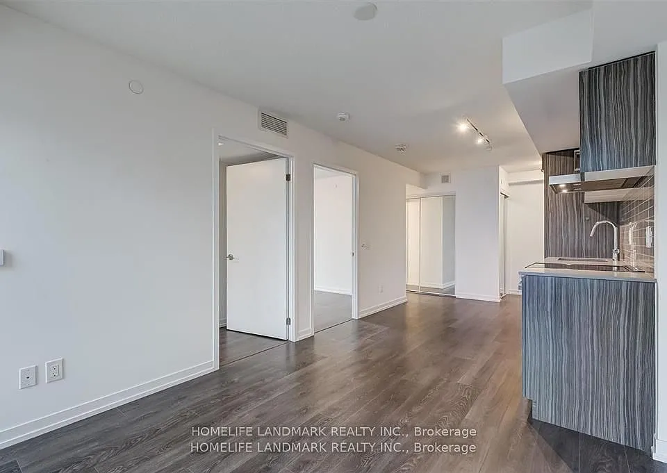 219 Dundas St E #611