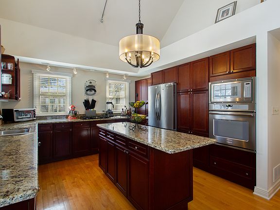 5th image of 632 Academy Woods Dr