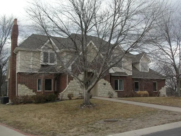 2448 NW Valley View Dr, Lees Summit, MO 64081