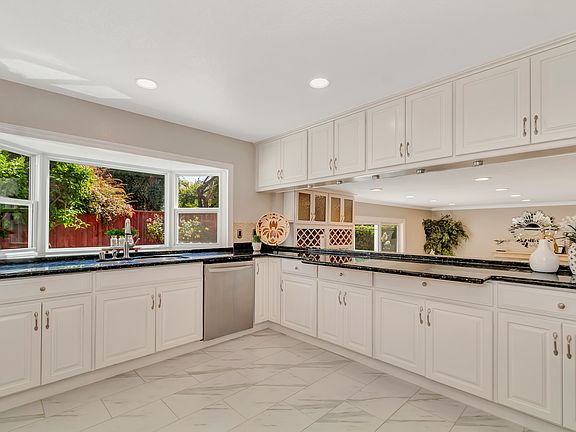 3rd image of 40832 Ondina Pl