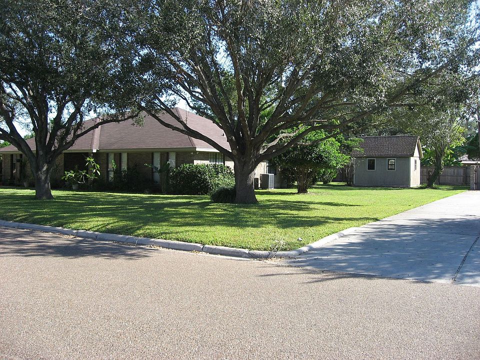 2nd image of 1919 Forest Ln
