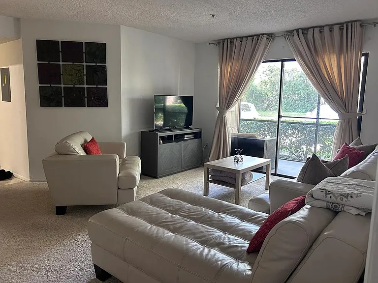 6002 Laketree Ln #G — Photo 3
