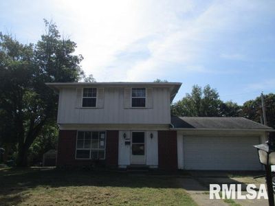 5000 W Woodfern Rd, Peoria, IL, 61607