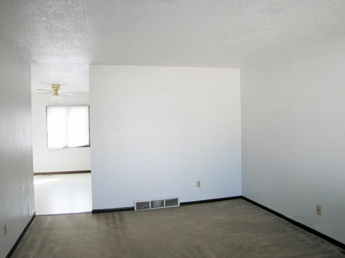 2 bed, 1.5 bath, $995 — Photo 2
