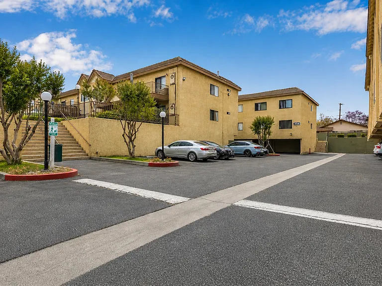 Monrovia Villas Apartments — Photo 7