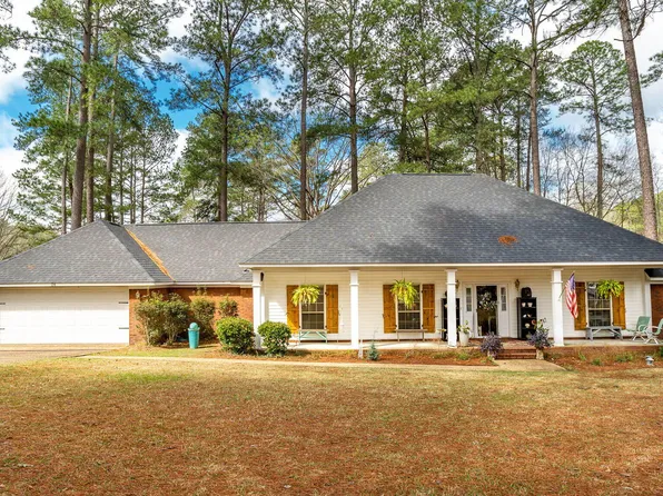 24 Heatherwood Dr, Laurel, MS 39440