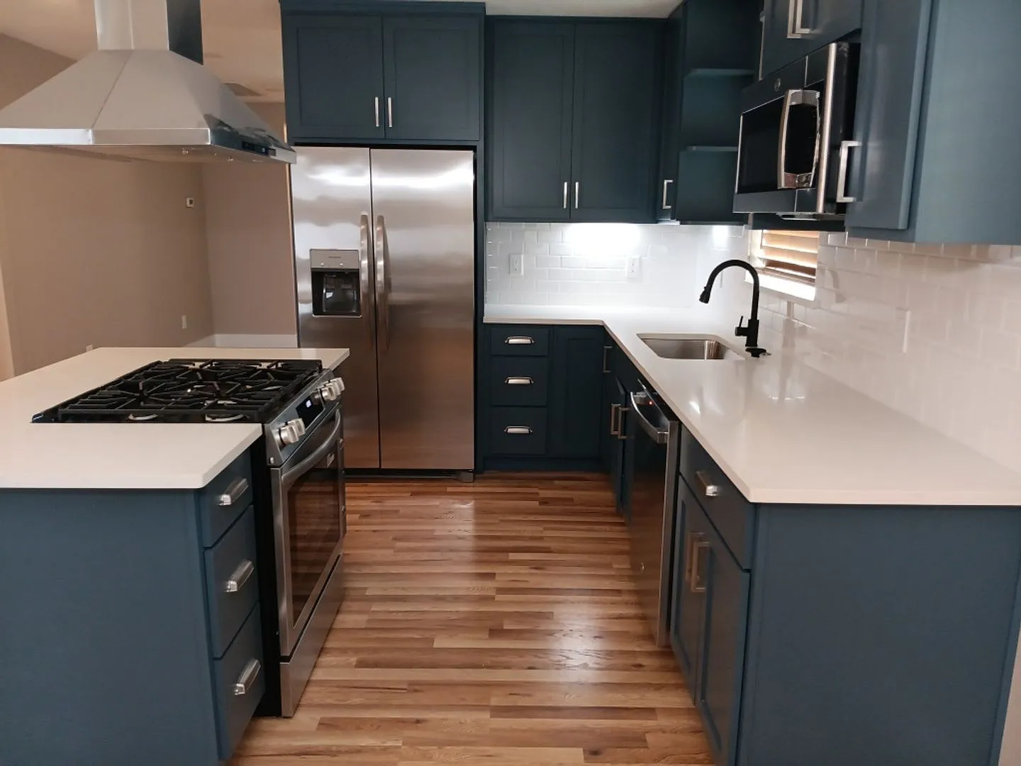 3 Bedroom, 2 Bathroom Home! Schedule a Showing! — Photo 2